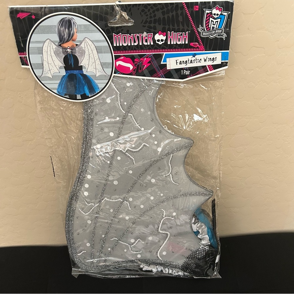 Monster High Fangtastic Sparkling Silver Costume Wings new in package Halloween